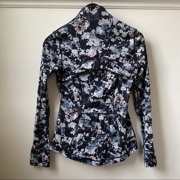 Lululemon Floral Define Jacket size 4 - Picture 3 of 8